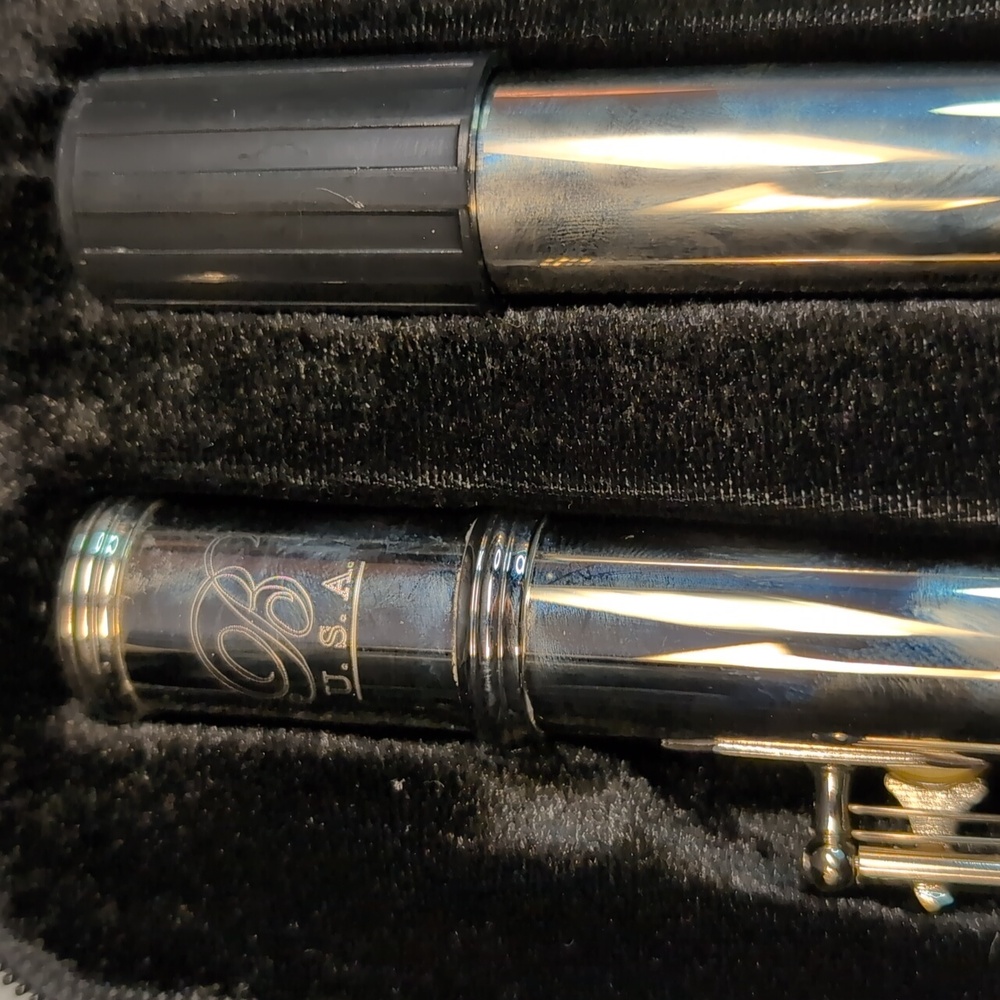 Flute with Case - Picture 5 of 9